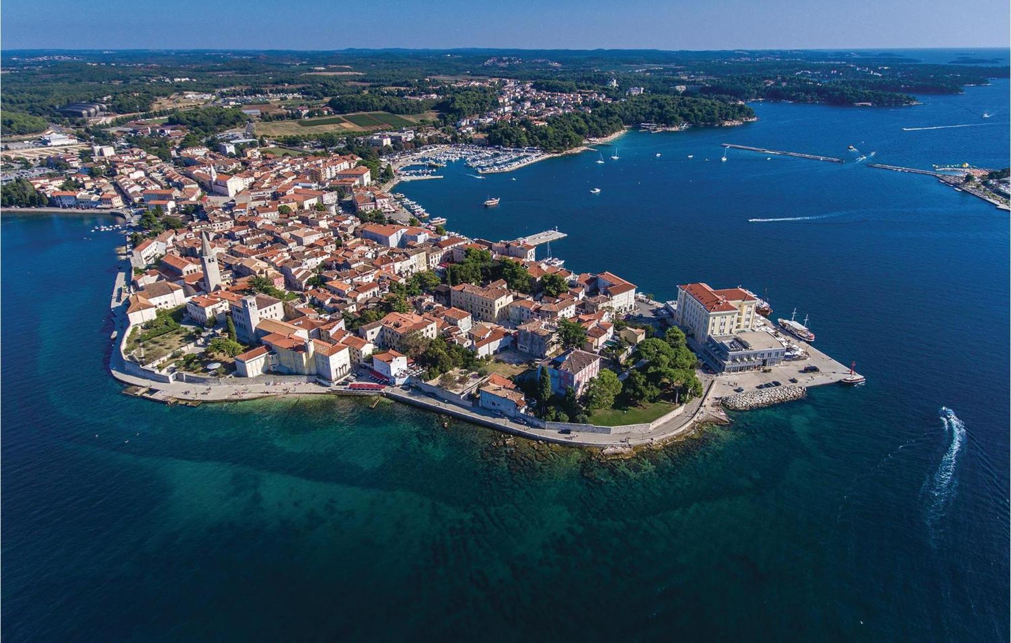 Gorgeous Apartment In Porec With Kitchen Exterior foto