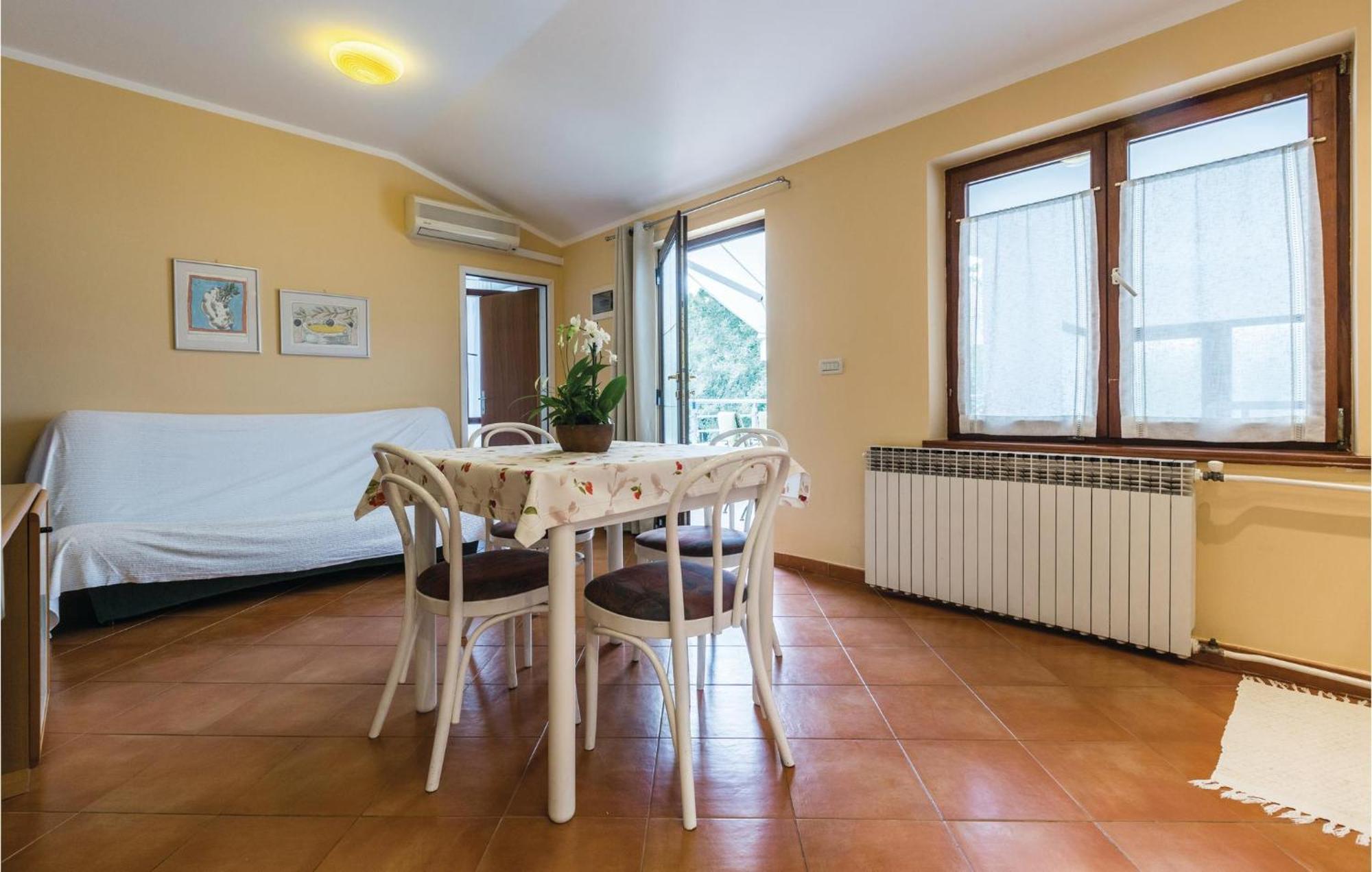 Gorgeous Apartment In Porec With Kitchen Exterior foto
