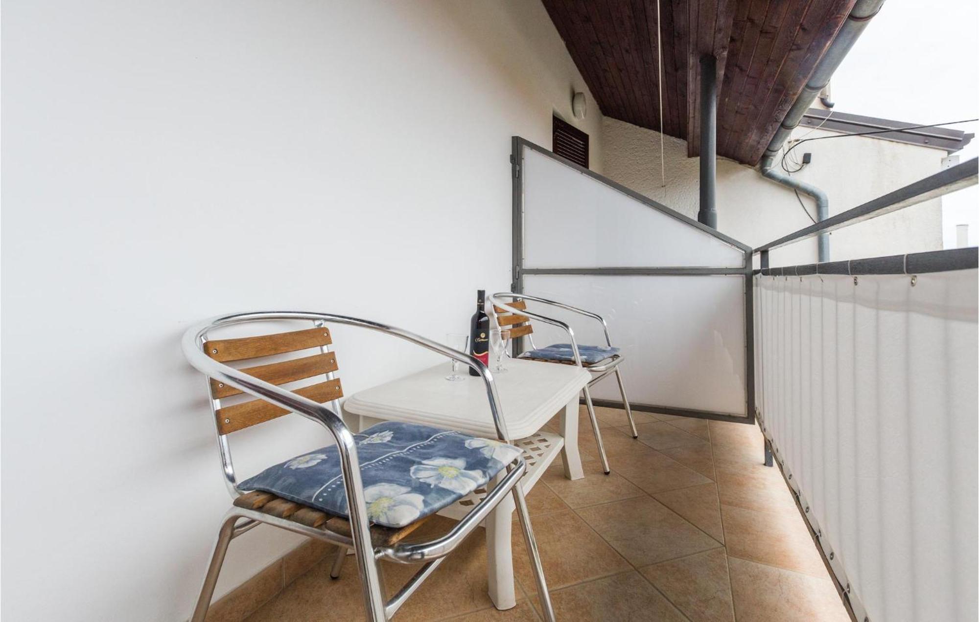 Gorgeous Apartment In Porec With Kitchen Exterior foto