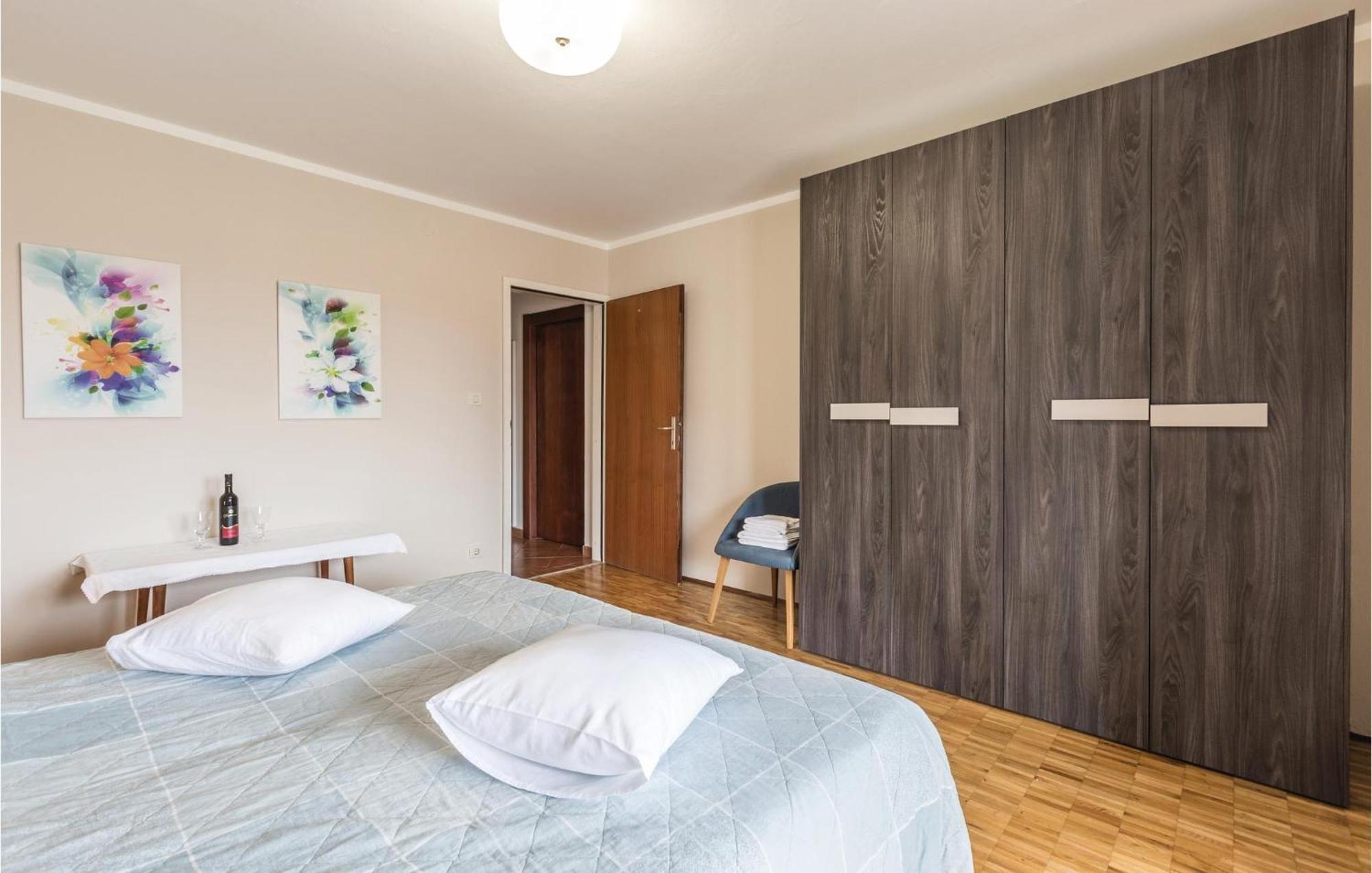 Gorgeous Apartment In Porec With Kitchen Exterior foto